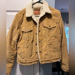 Women’s corduroy sherpa lined Levi’s jacket